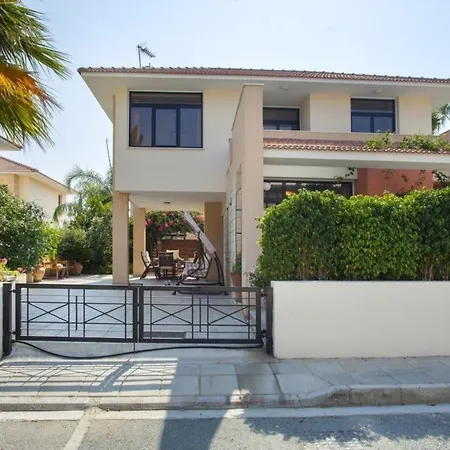 Willa Enalos “less Than 1 Minute Walk To The Beach” 99 Pila