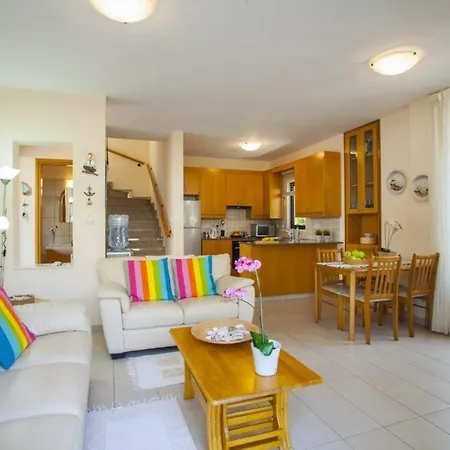 Willa Enalos “less Than 1 Minute Walk To The Beach” 99 Pila