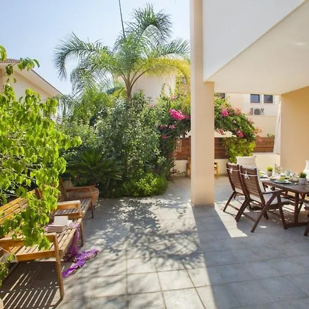 Enalos “less Than 1 Minute Walk To The Beach” 99 Willa *