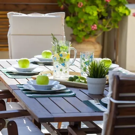 Enalos “less Than 1 Minute Walk To The Beach” 99 * Pila